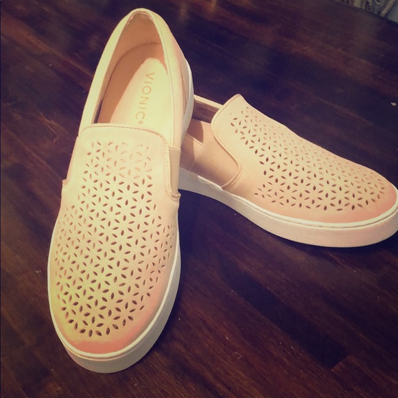 Vionic Shoes - Vionic light pink- never worn.